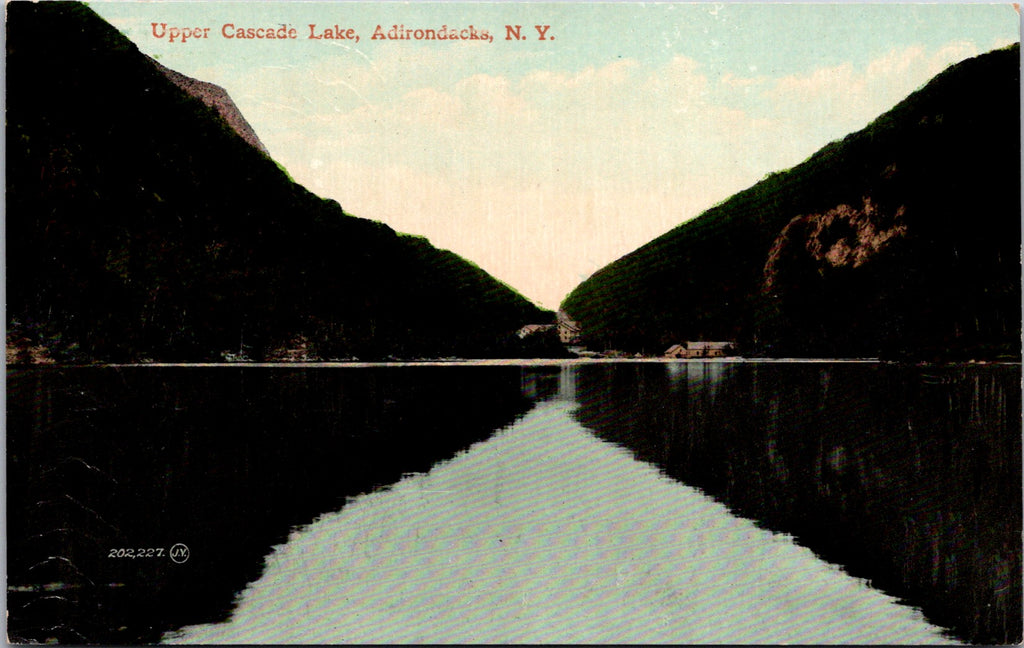 NY, ADIRONDACKS - Upper Cascade Lake, buildings postcard - 2k1286