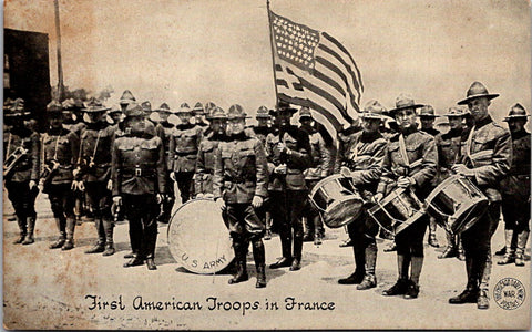 Military - First American troops in France postcard - 2K1605