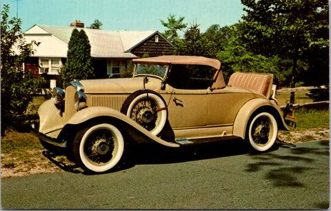 Car Postcard - ROADSTER DELUXE (1932) Plymouth postcard - 2K1298