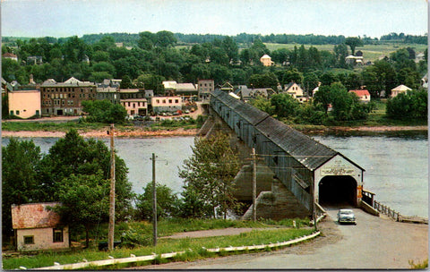 Canada - HARTLAND, NB - longest covered bridge postcard - 400546