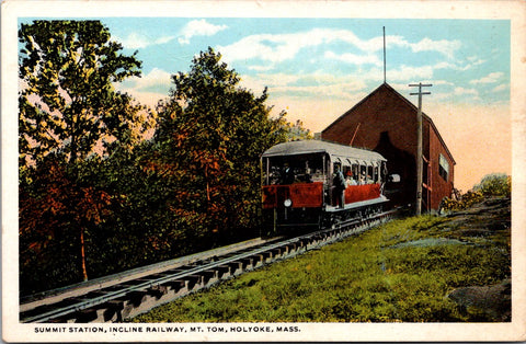 MA, HOLYOKE - Summit Station, Mt Tom, incline car, people - F09142