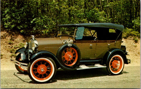 Car Postcard - MODEL A PHAETON (1929) Ford automobile - NL0511