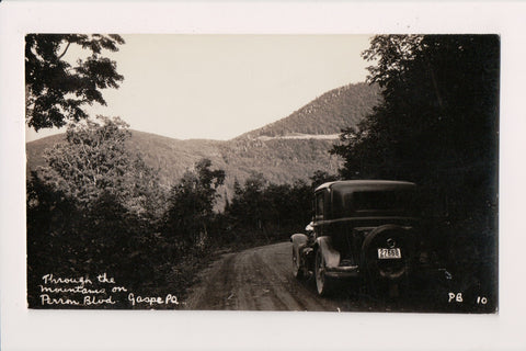 Canada - GASPE, PQ - Perron Blvd, old car closeup RPPC - D05143