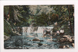 NY, BRONX - Bronx Park, River Falls with kids in the water postcard - JJ0698